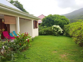 Maison confortable à Deshaies avec jardin clos